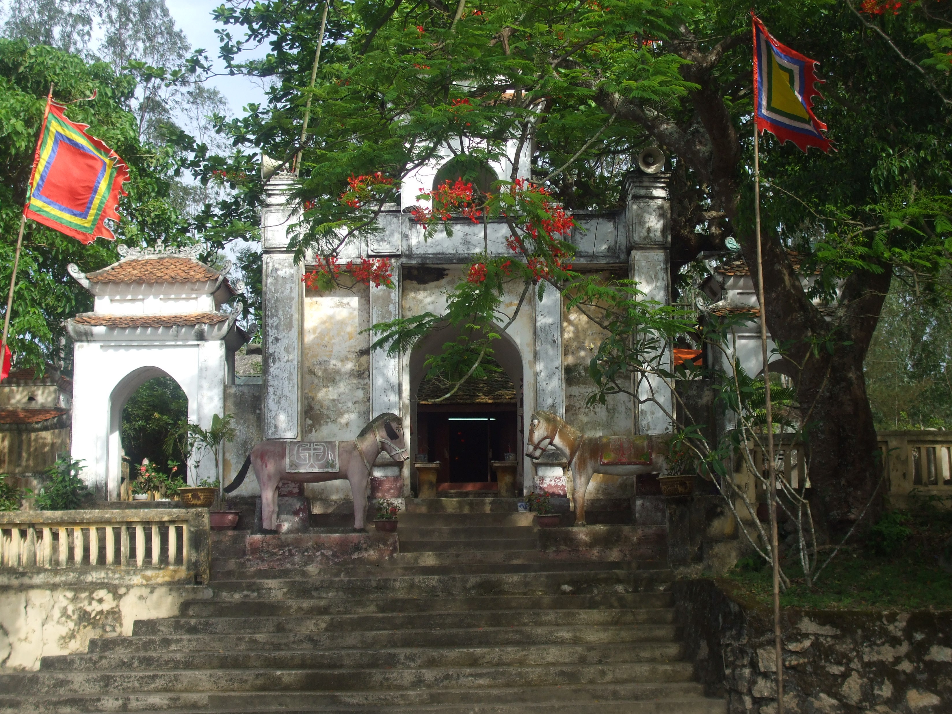 Cổng di tích đền thờ Tô Hiến Thành - Hạ Mỗ, Đan Phượng