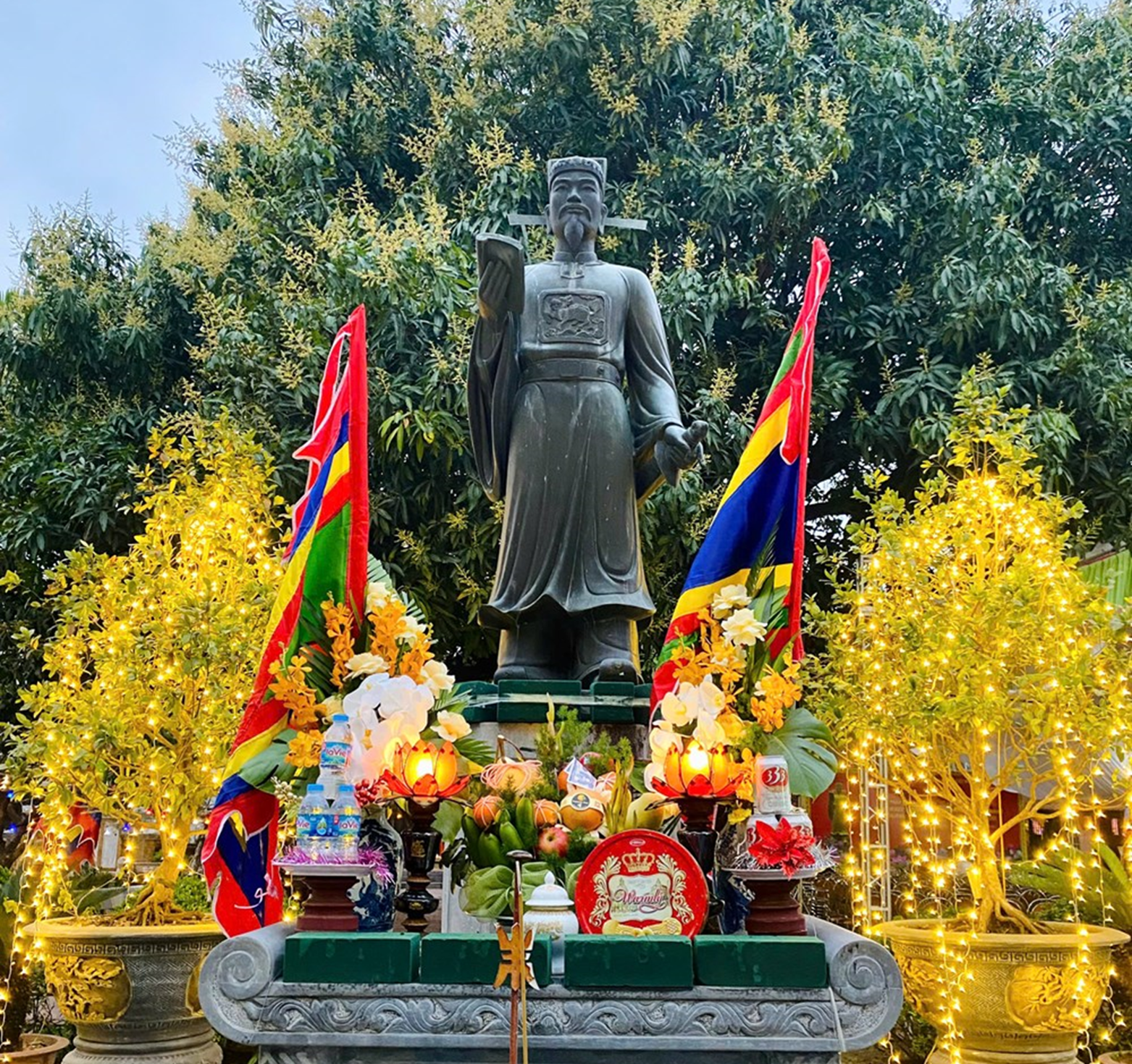 Tượng đài Thái úy Tô Hiến Thành tại Đền Văn Hiến, Hạ Mỗ